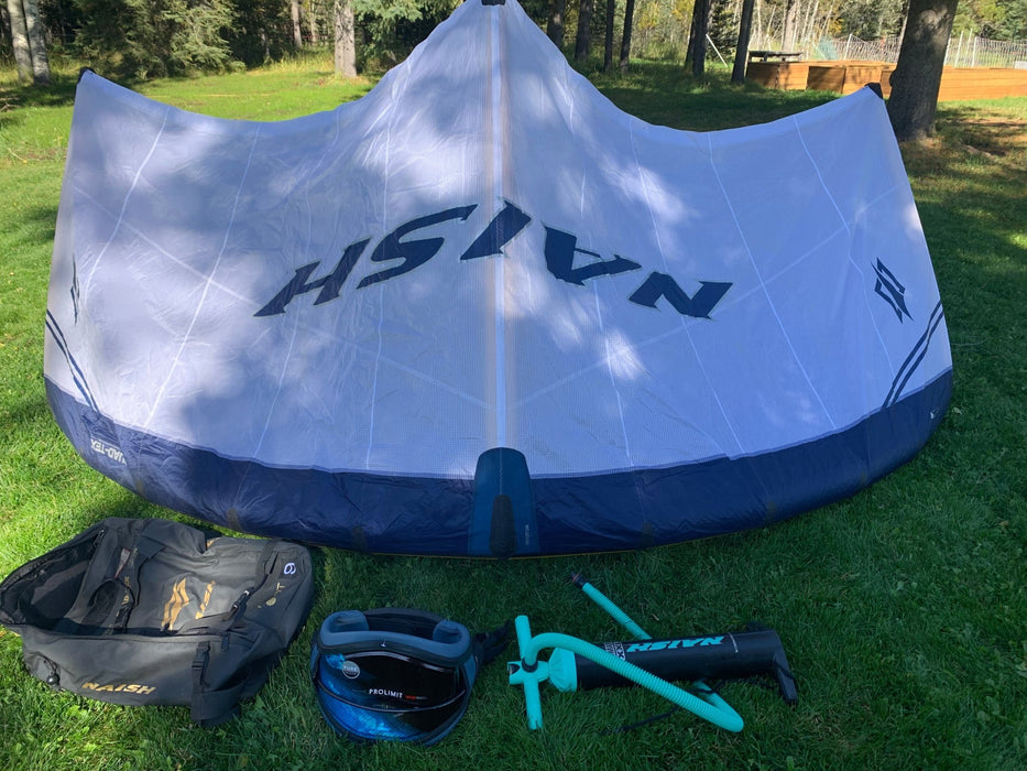 40% OFF A+ 2026 NAISH PIVOT NVISION ALUULA 9M. INCLUDES FREE NEW 2026 PROLIMIT VAPOR HARDSHELL HARNESS - Wing and Kite