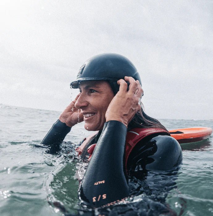 MANERA S - FOAM HELMET - BLACK - Wing and Kite